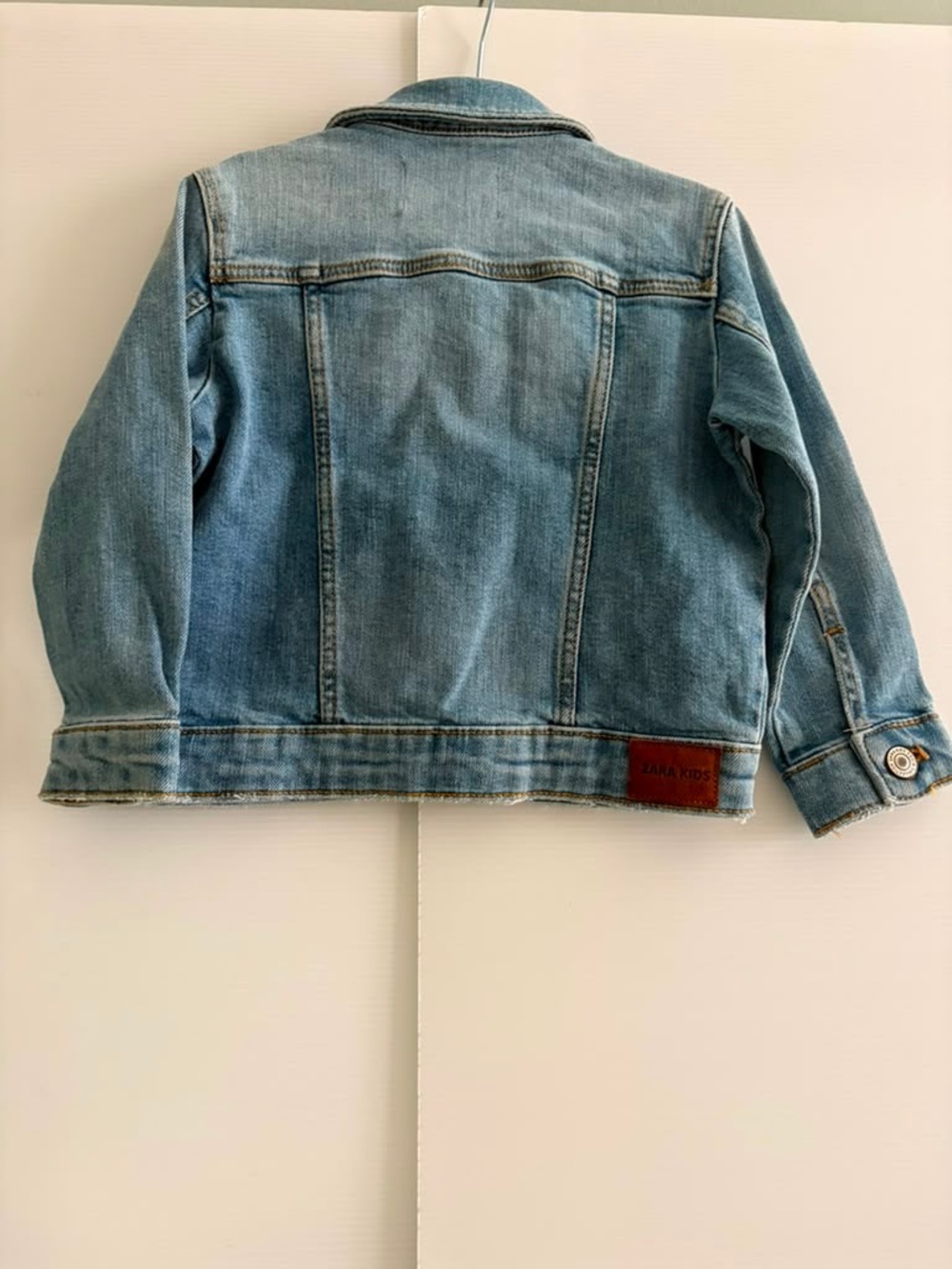 NWT Zara Kids Distressed Denim Jacket - Light Wash Size 5 Girls - Picture 5 of 9